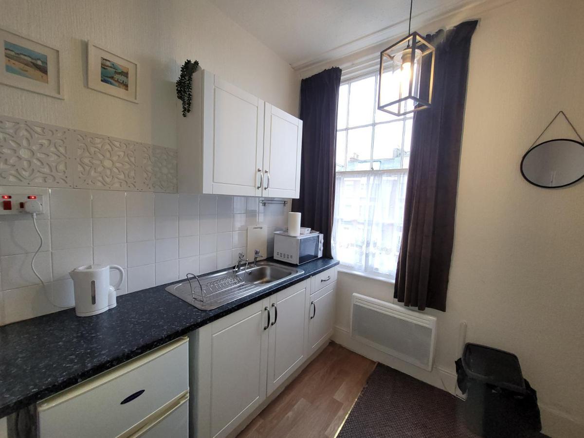 Sea Side Flat 3 With Fast Wifi And Free Parking Apartment Scarborough Exterior photo