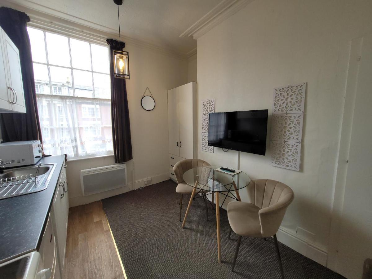 Sea Side Flat 3 With Fast Wifi And Free Parking Apartment Scarborough Exterior photo